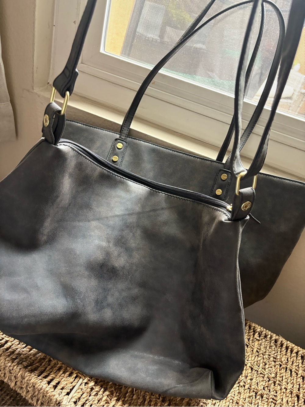A+ Grey Faux Leather Tote Bag With Attached Crossbody Bag - Picture 5 of 6